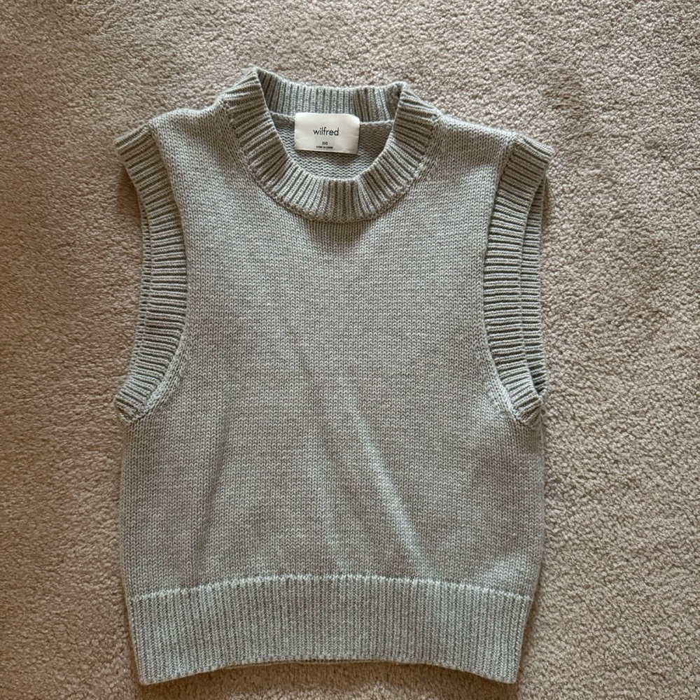 ARITZIA Wilfred Alps Vest in grey size XXS. Sleeveless sweater